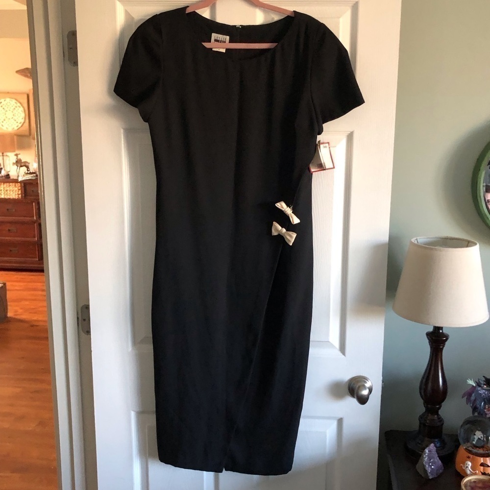 Vintage Leslie Fay black dress with bow detailing in size 12